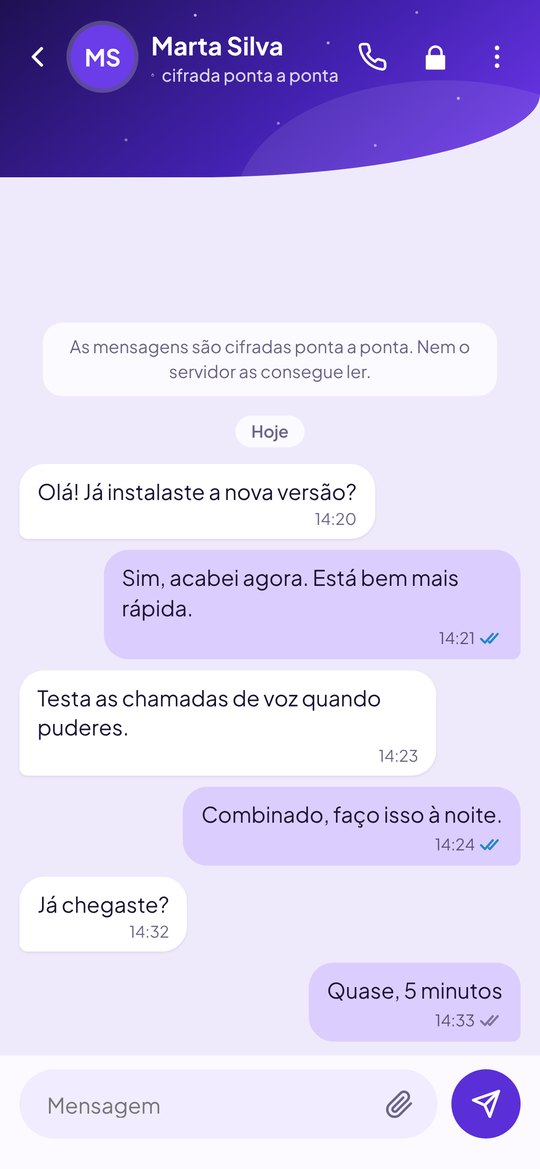 Uma conversa na SEALER: cabeçalho com o contacto, cifrada ponta a ponta, e as mensagens em bolhas.